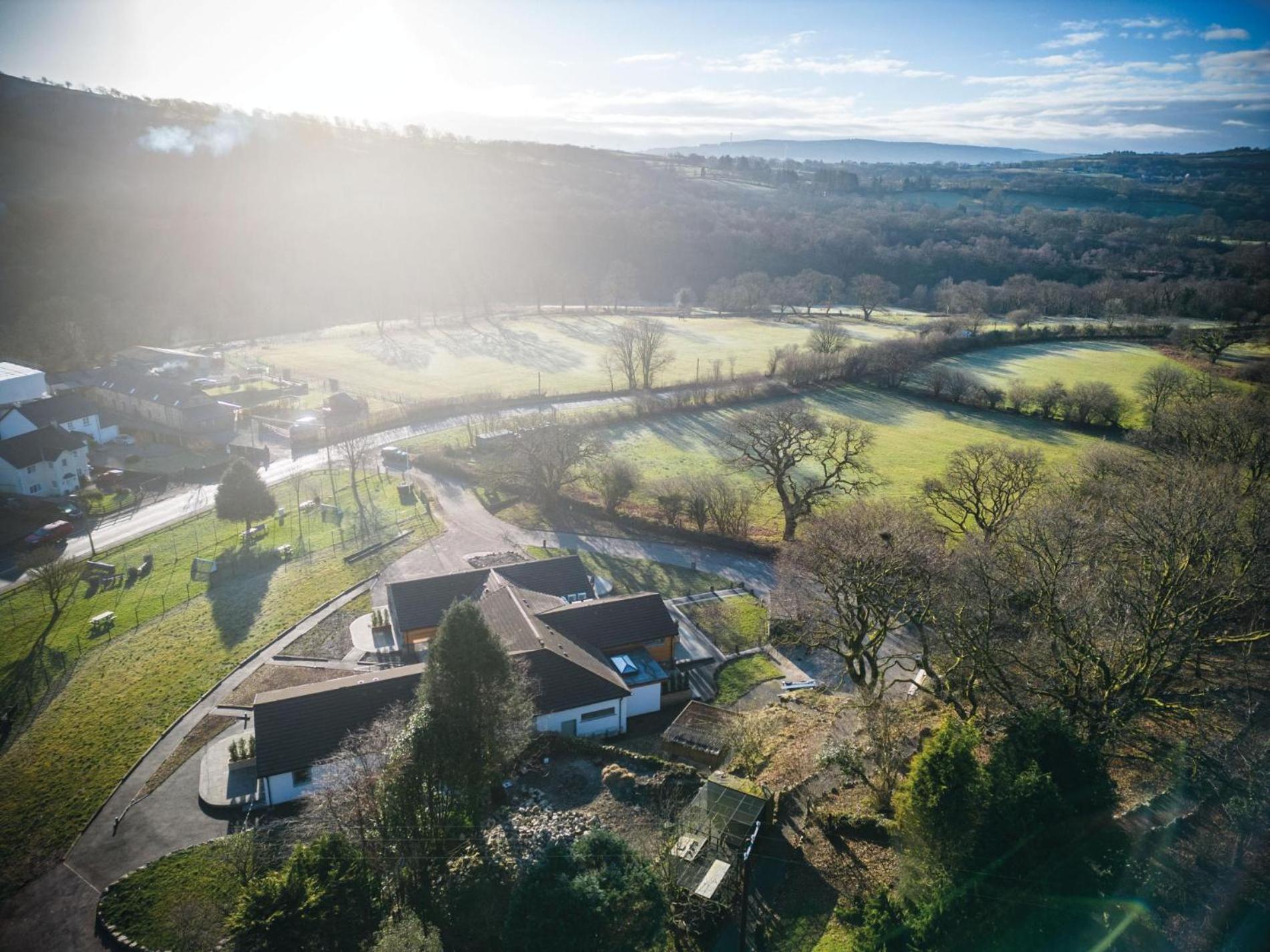 Suite 9 - Sleeping Giant Hotel - Pen Y Cae Inn Brecon Exterior photo
